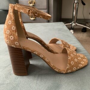 Beautiful Floral Design Sandal Block Heels - Like New, Sz. 7